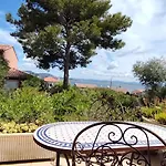 La Madrague Vue Йер